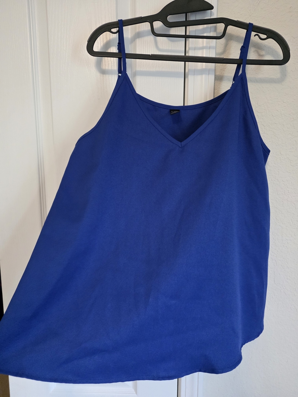 SHEIN Royal Blue V-Neck Spaghetti Strap Tank Top - Picture 2 of 4